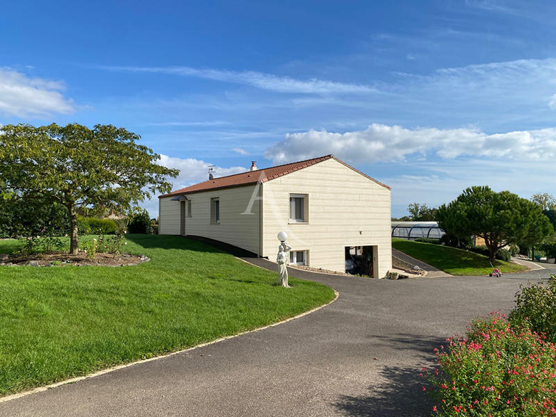 Maison - 137 m² - 5 pièces