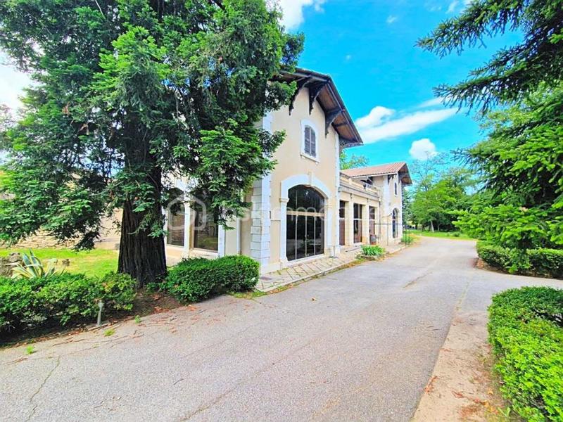 Immeuble - 1 089 m² - 32 pièces