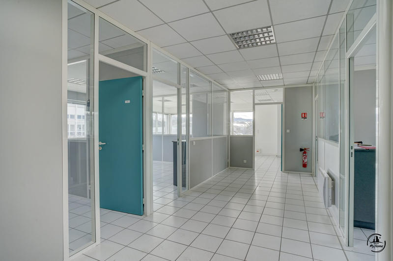 Bureau - 150 m² - 6 pièces
