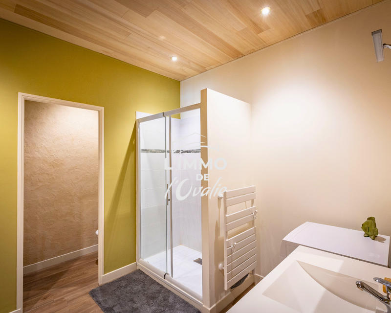 Maison - 300 m² - 16 pièces