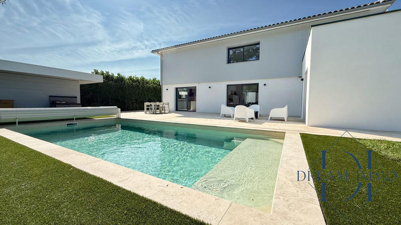 Maison contemporaine - 198 m² - 7 pièces