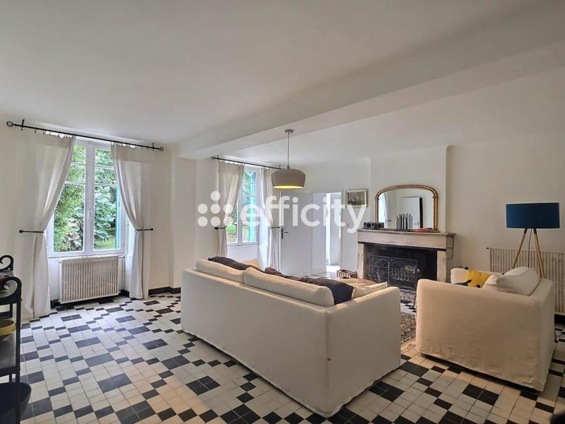 Maison - 488 m² - 15 pièces