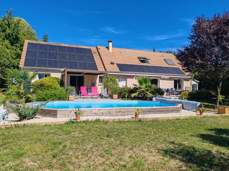 Maison traditionnelle - 153 m² - 6 pièces