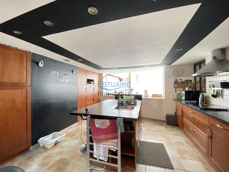 Maison ancienne - 270 m² - 8 pièces