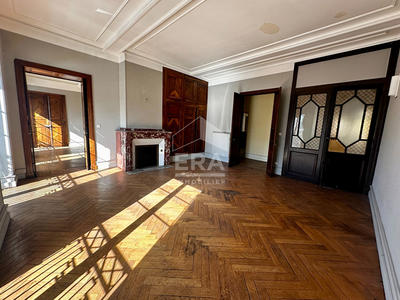 Appartement - 319 m² - 5 pièces