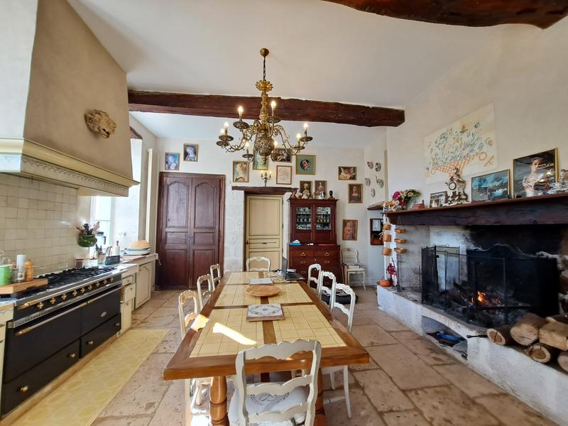 Maison - 665 m² - 20 pièces