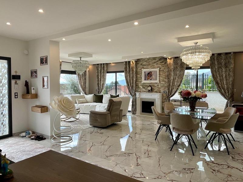 Maison - 130 m² - 5 pièces