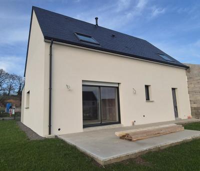 Maison - 1 100 m² - 5 pièces