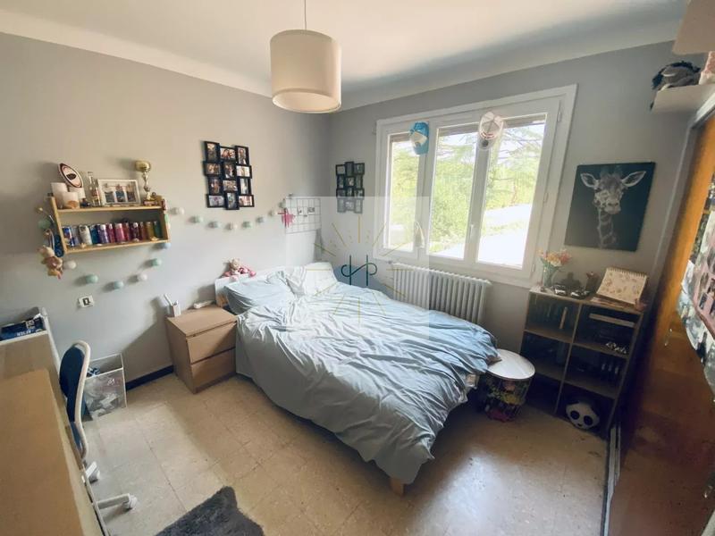 Maison - 187 m² - 8 pièces