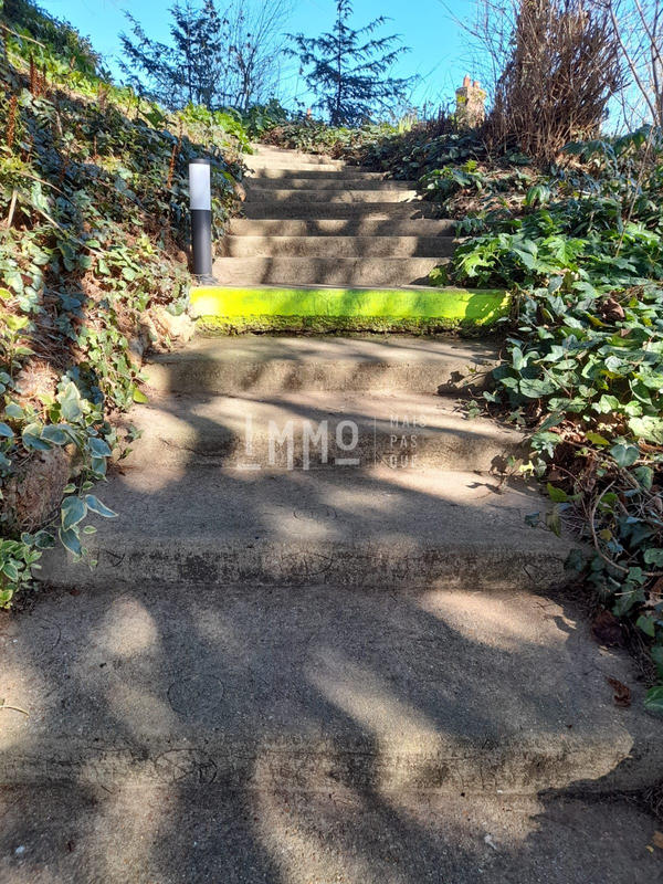 Maison - 242 m² - 8 pièces