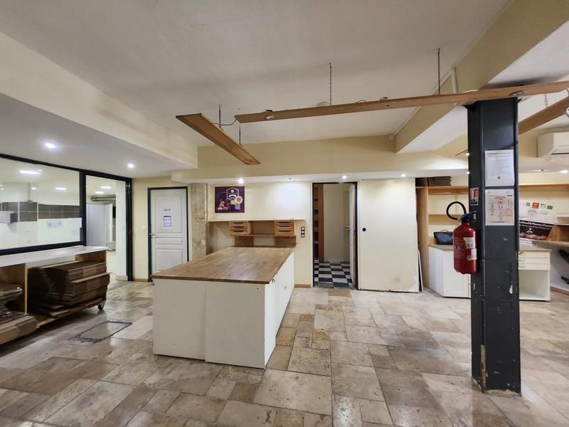 Local commercial - 180 m² - 6 pièces