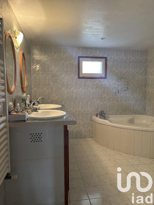 Maison - 220 m² - 6 pièces