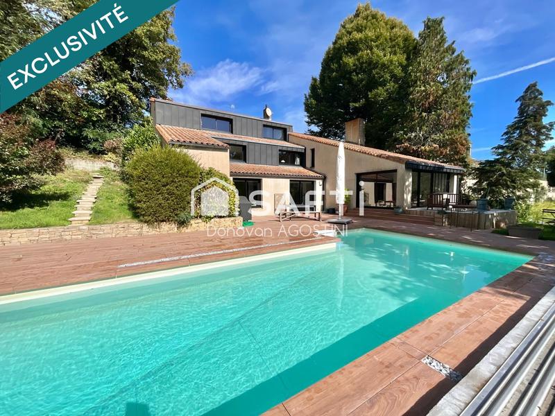 Maison - 239 m² - 7 pièces