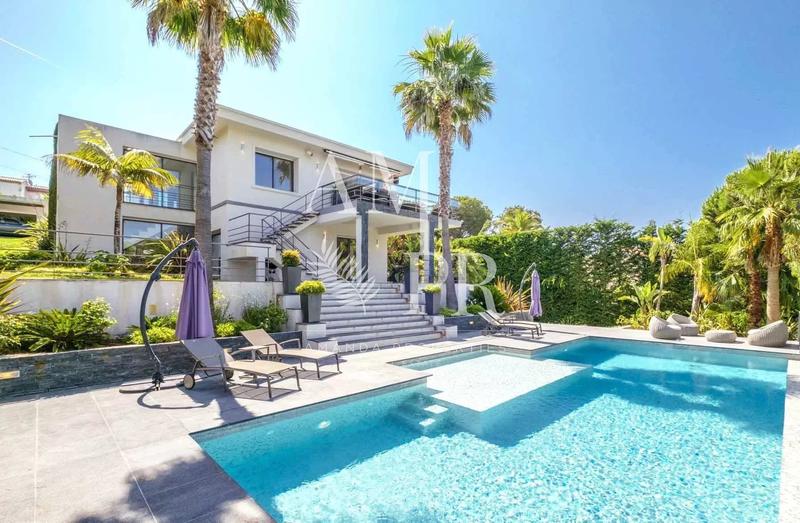 Villa - 261 m² - 6 pièces