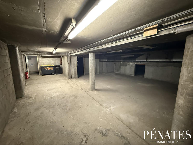 Local d'activités - 325 m²