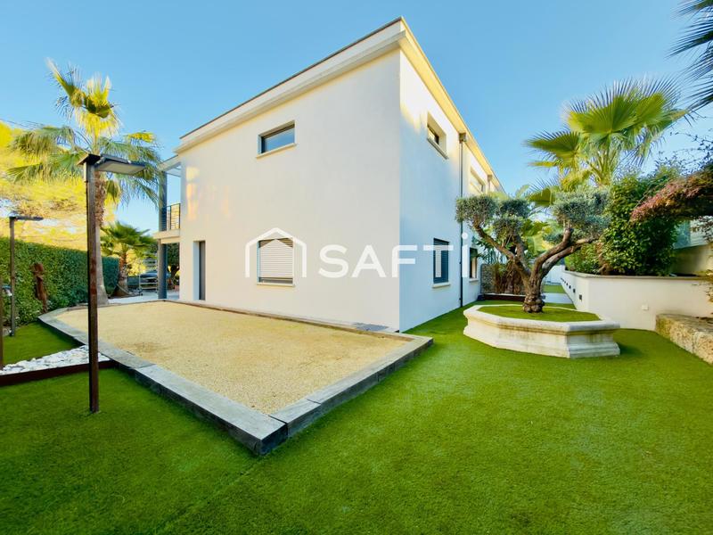 Maison - 345 m² - 9 pièces