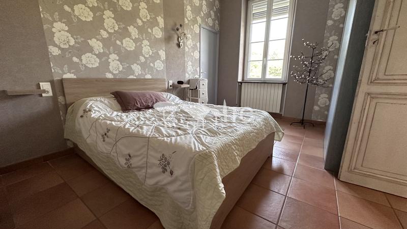 Maison - 265 m² - 11 pièces