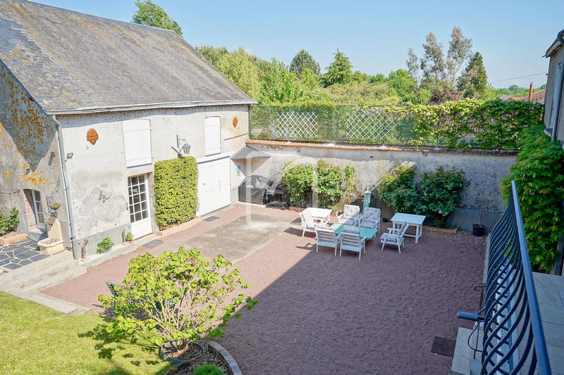 Maison - 310 m² - 12 pièces