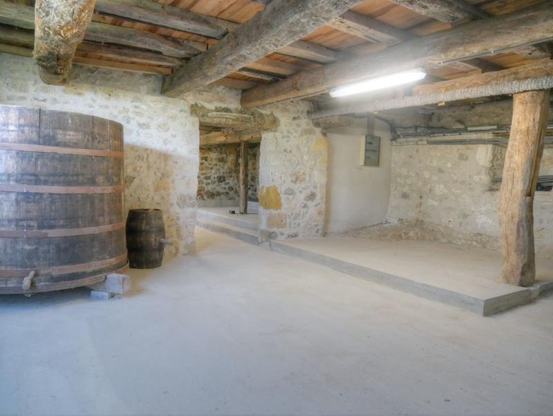 Maison - 350 m² - 11 pièces