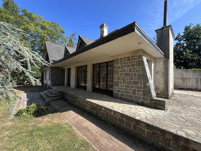 Maison - 250 m² - 6 pièces