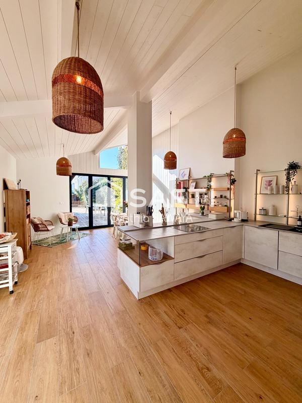 Maison - 241 m² - 7 pièces