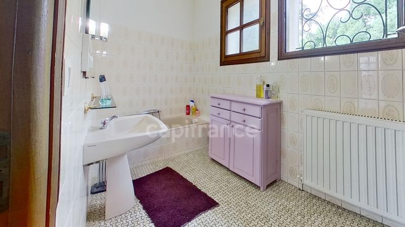 Maison - 235 m² - 8 pièces