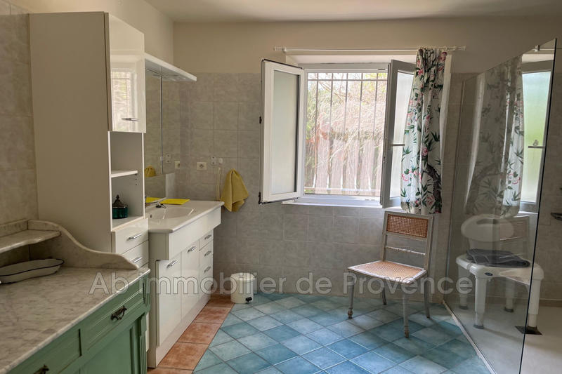 Propriété - 227 m² - 6 pièces