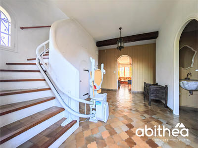 Maison - 250 m² - 11 pièces