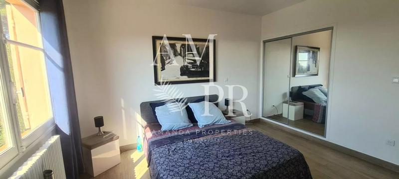 Maison - 200 m² - 8 pièces