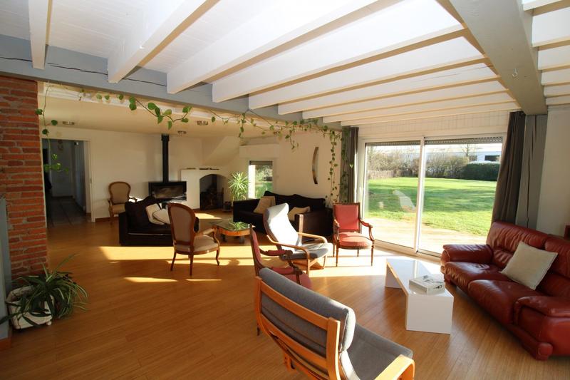 Maison traditionnelle - 211 m² - 8 pièces