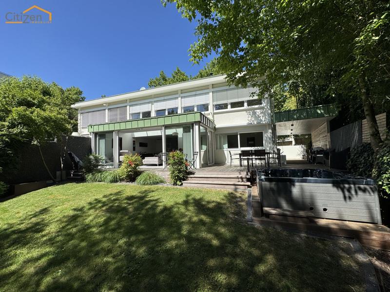 Villa - 212 m² - 6 pièces