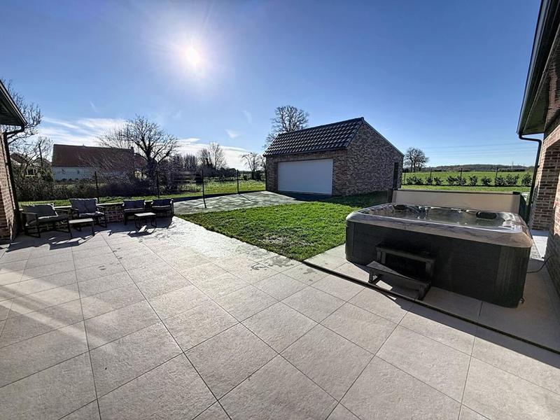 Maison - 255 m² - 7 pièces