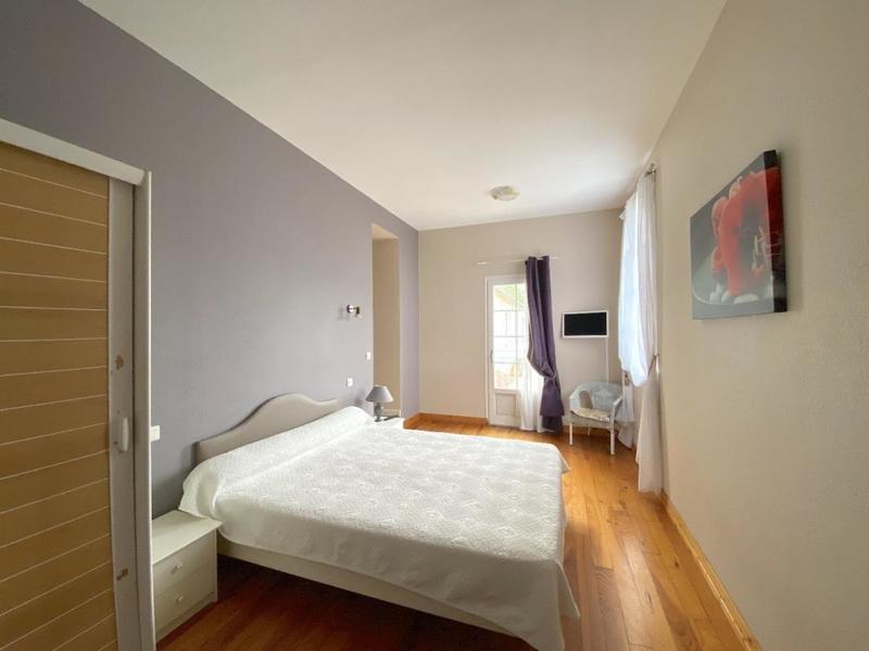 Maison - 725 m² - 24 pièces