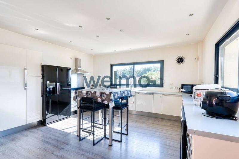 Maison - 300 m² - 8 pièces