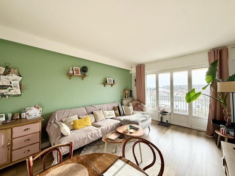 Appartement ancien - 61 m² - 3 pièces