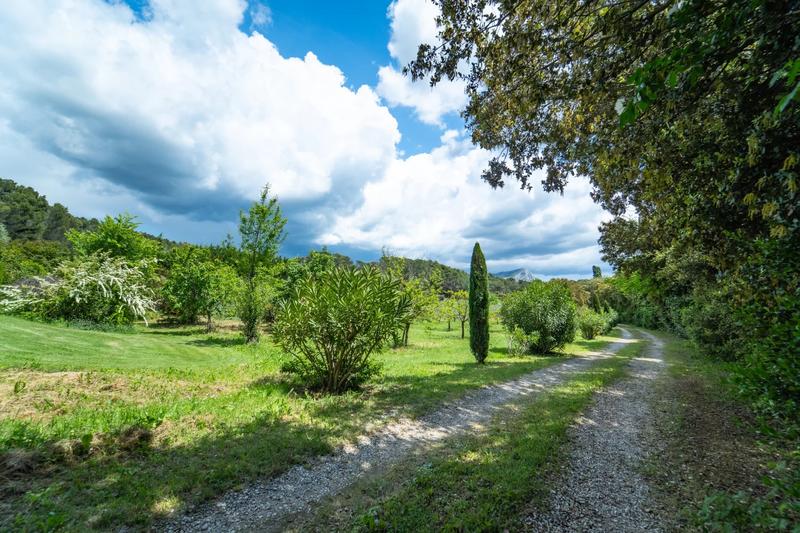 Propriété - 307 m² - 7 pièces