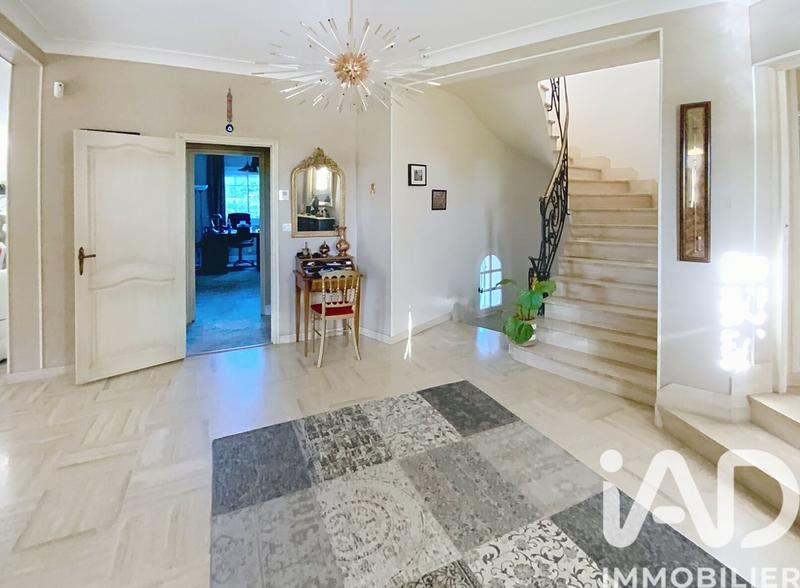 Maison - 260 m² - 7 pièces