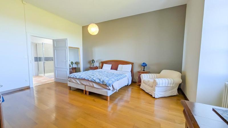 Maison de maîtres - 460 m² - 10 pièces