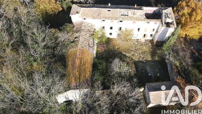 Maison - 1 000 m² - 25 pièces