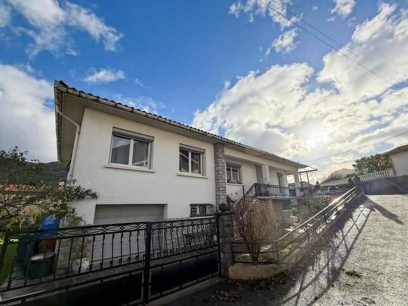 Maison - 140 m² - 6 pièces