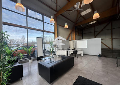 Local d'activités - 198 m²