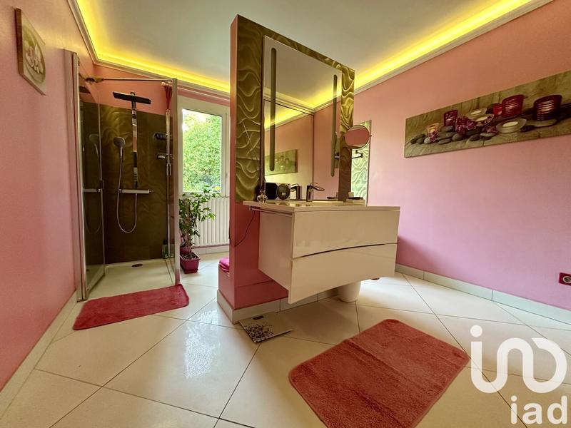 Maison - 200 m² - 8 pièces