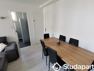 Chambre - 10 m² - 1 pièce