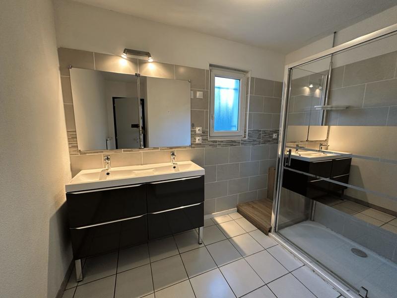 Villa - 100 m² - 5 pièces