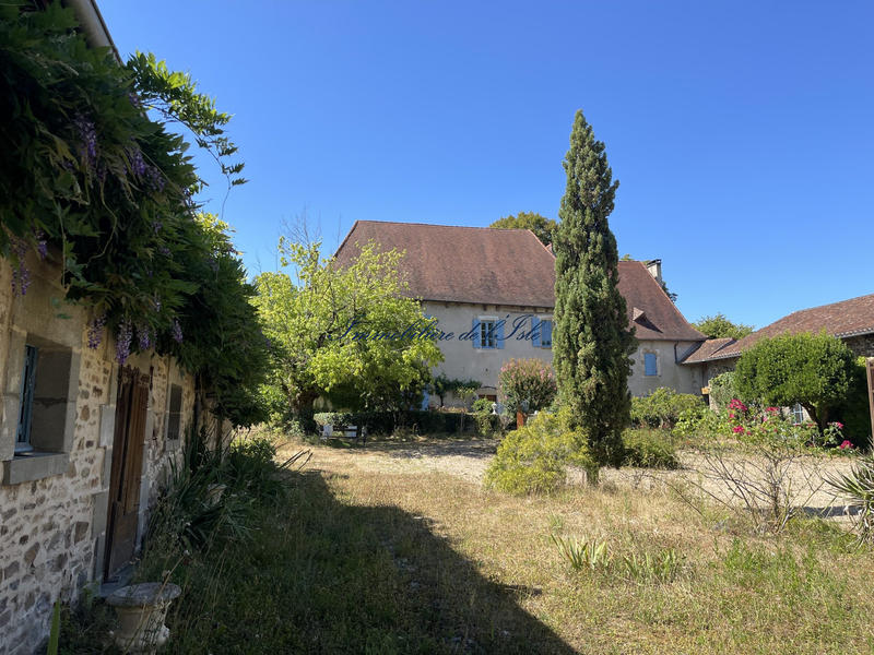 Maison - 290 m² - 8 pièces