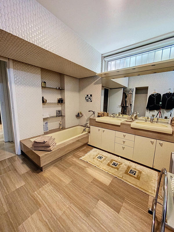 Maison - 345 m² - 15 pièces