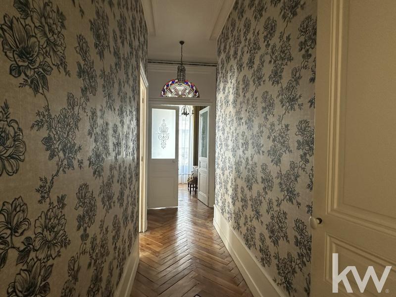 Appartement - 204 m² - 6 pièces