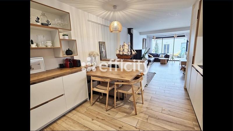 Maison - 182 m² - 8 pièces