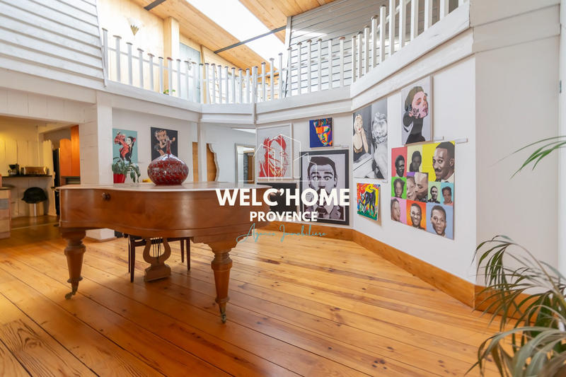 Loft - 360 m² - 11 pièces