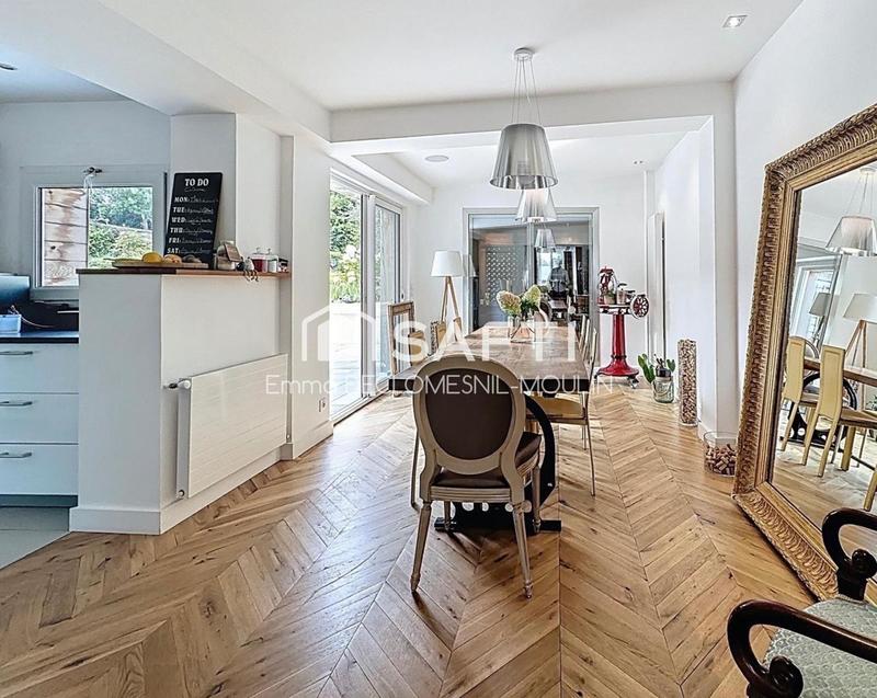 Maison - 232 m² - 8 pièces